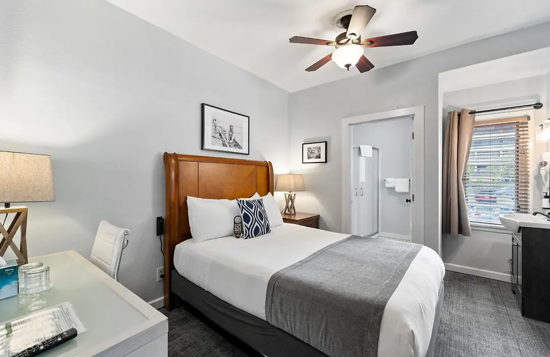 College Inn Hotel-1
